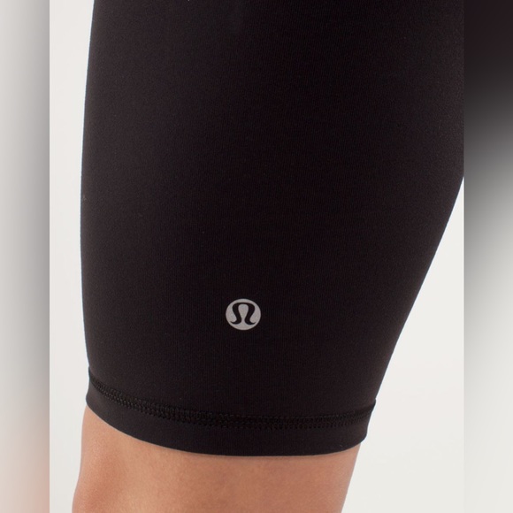 Lululemon Reversible Groove Short Long Size 6 - Picture 2 of 8